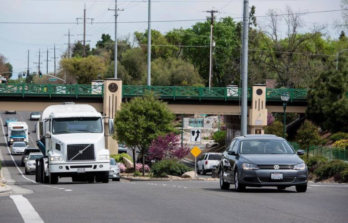 Air pollution: Children near major roads have more health risks, UC Merced researcher says